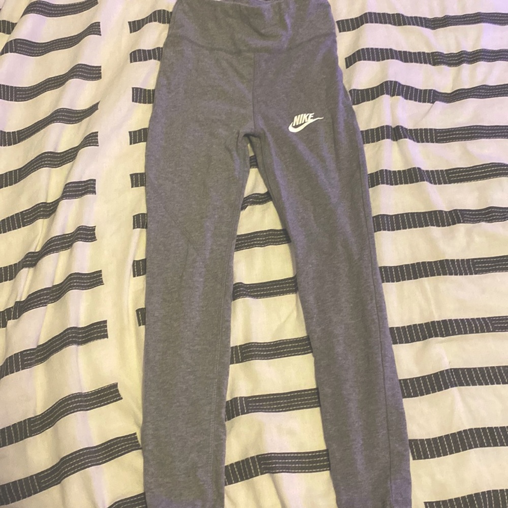These Nike leggings are great for summer they are comfortable and in great shape